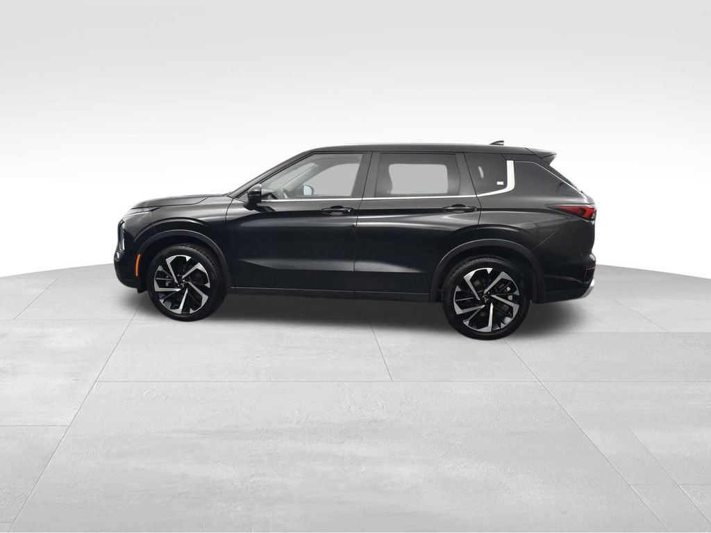 Used 2023 Mitsubishi Outlander SE image 8