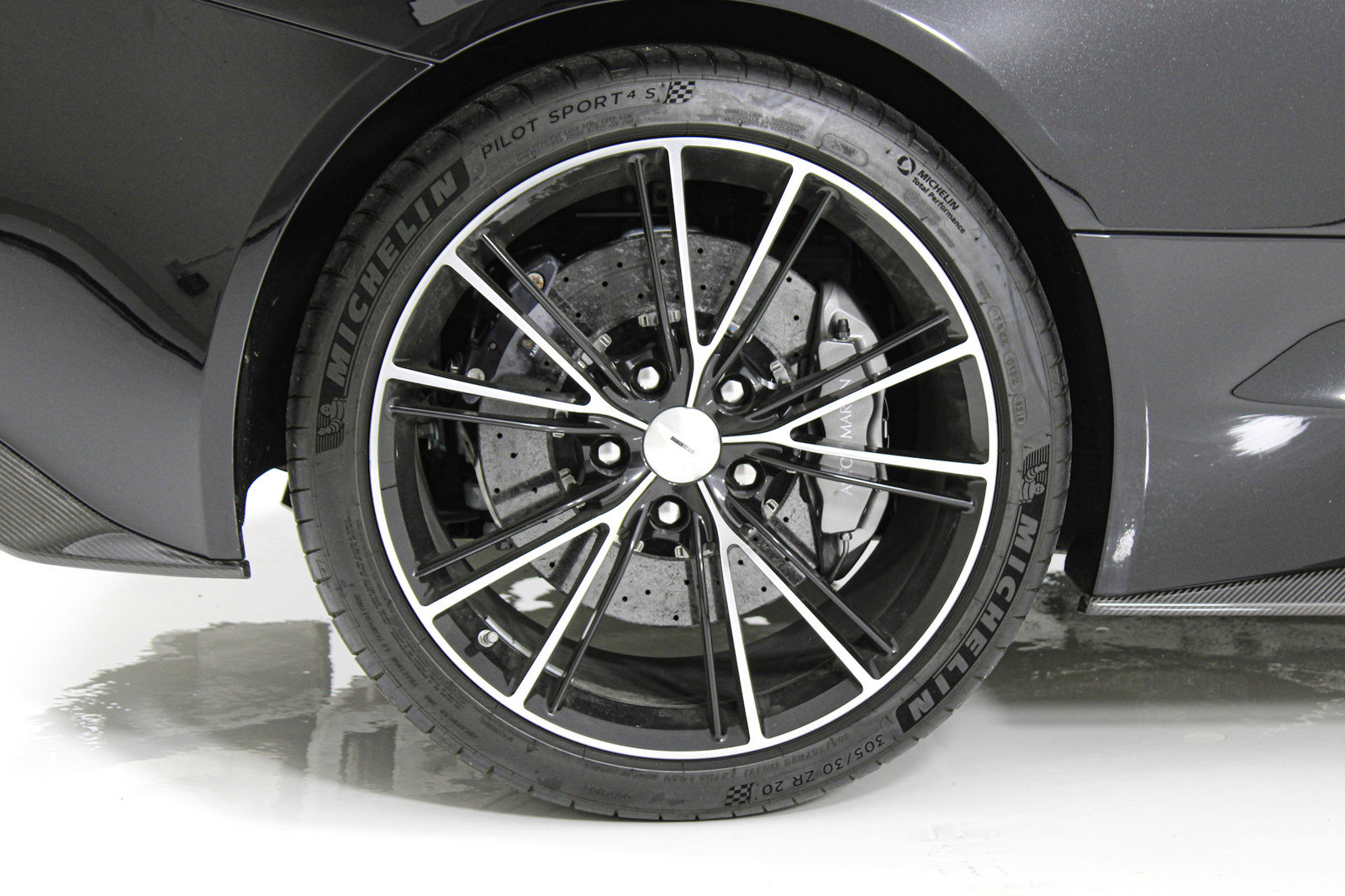 Used 2014 Aston Martin Vanquish Volante RWD image 25
