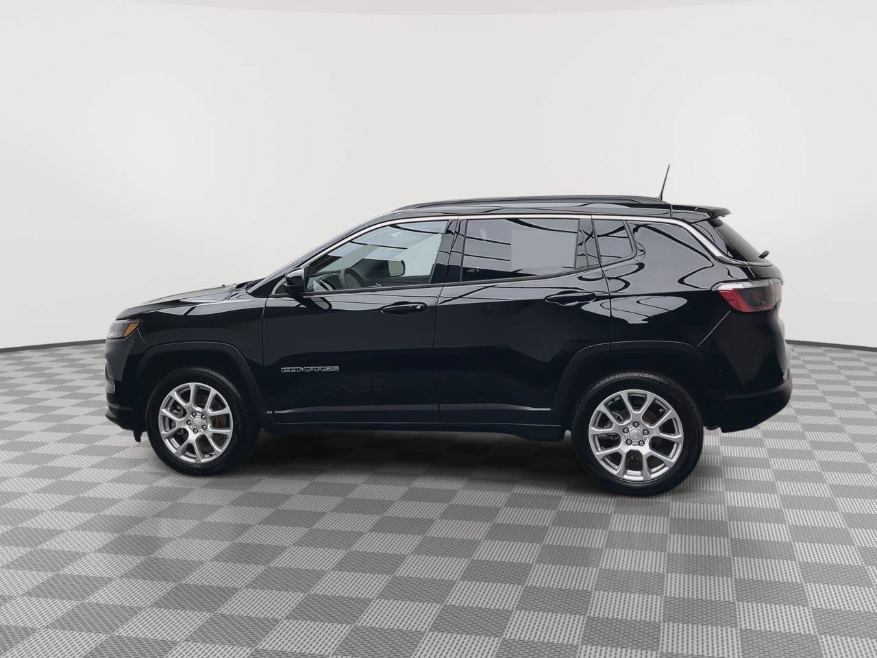 Used 2023 Jeep Compass Latitude AWD/4WD image 34