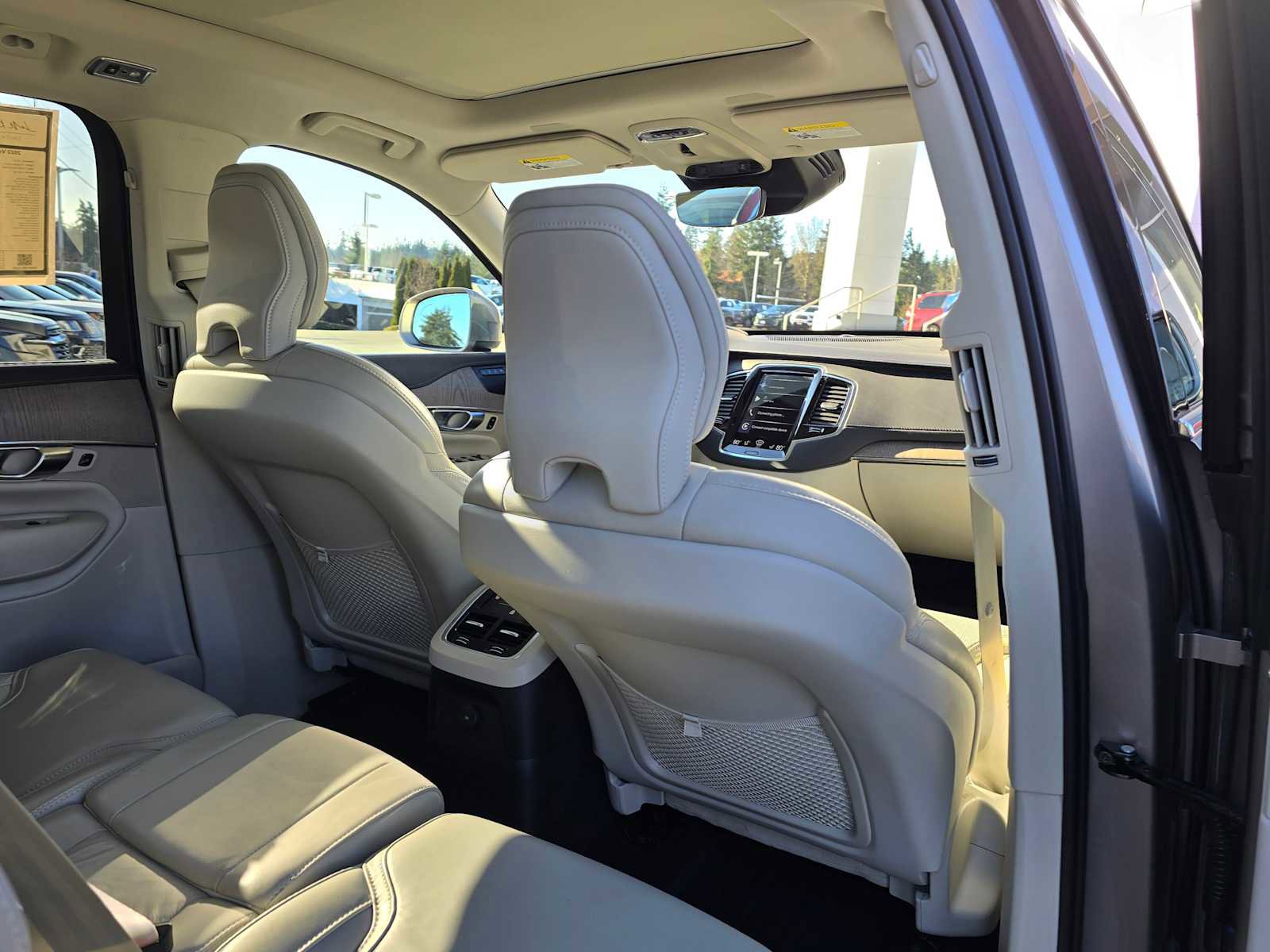 Used 2022 Volvo XC90 T8 Inscription w/ Advanced Package image 12