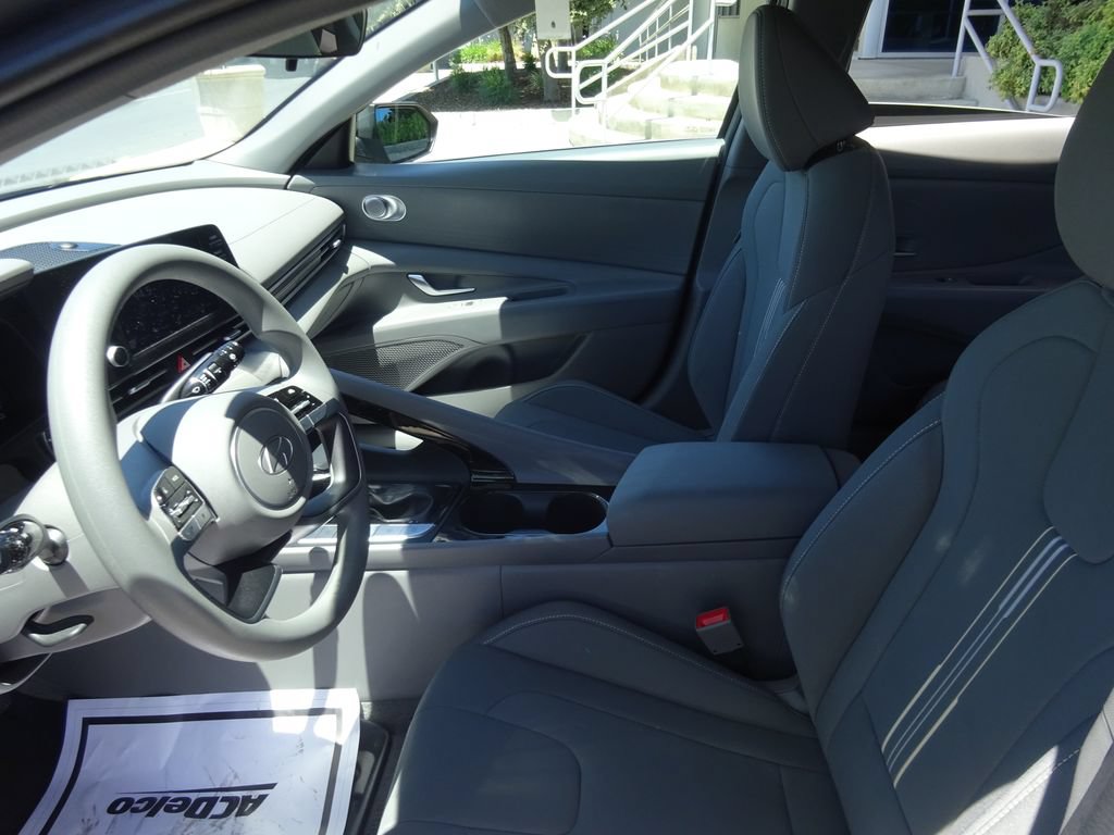 Used 2025 Hyundai Elantra Hybrid FWD image 13