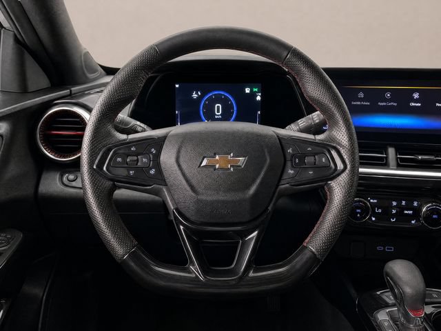 Used 2025 Chevrolet Trax RS w/ Sunroof Package FWD image 17