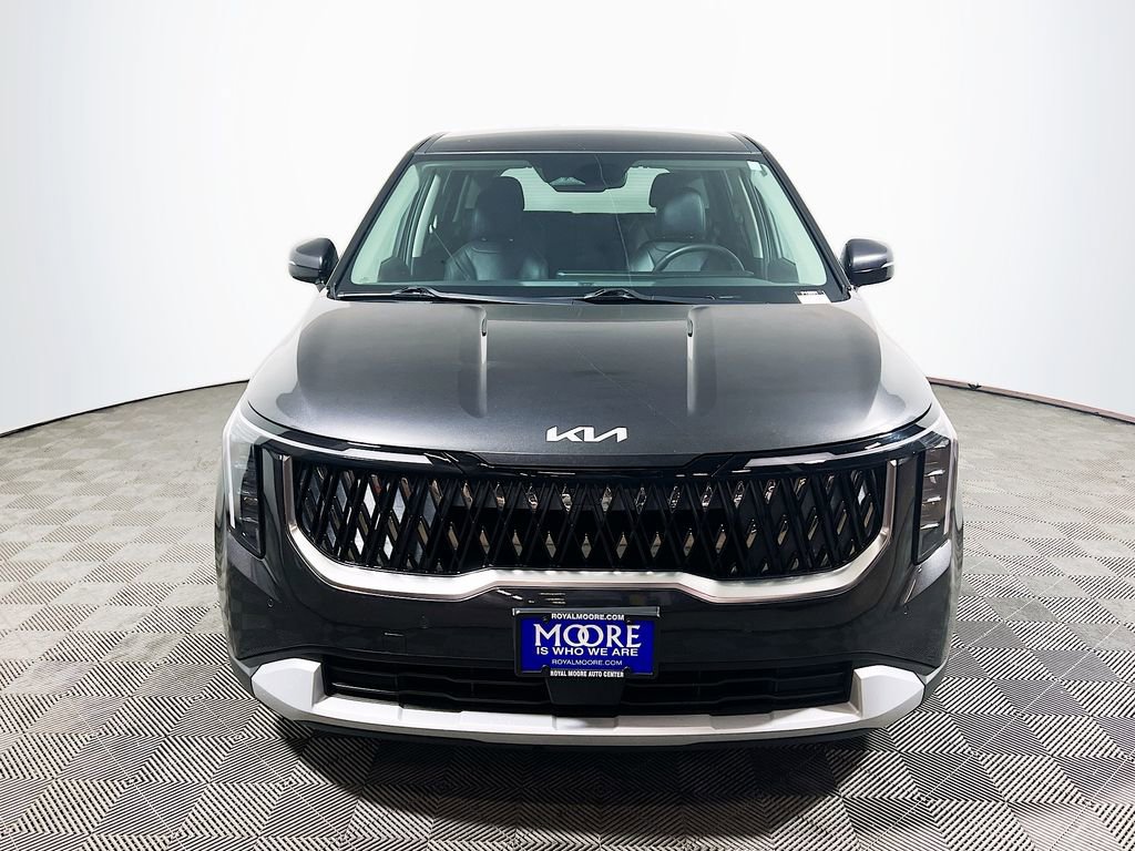 Used 2025 Kia Carnival FWD image 2