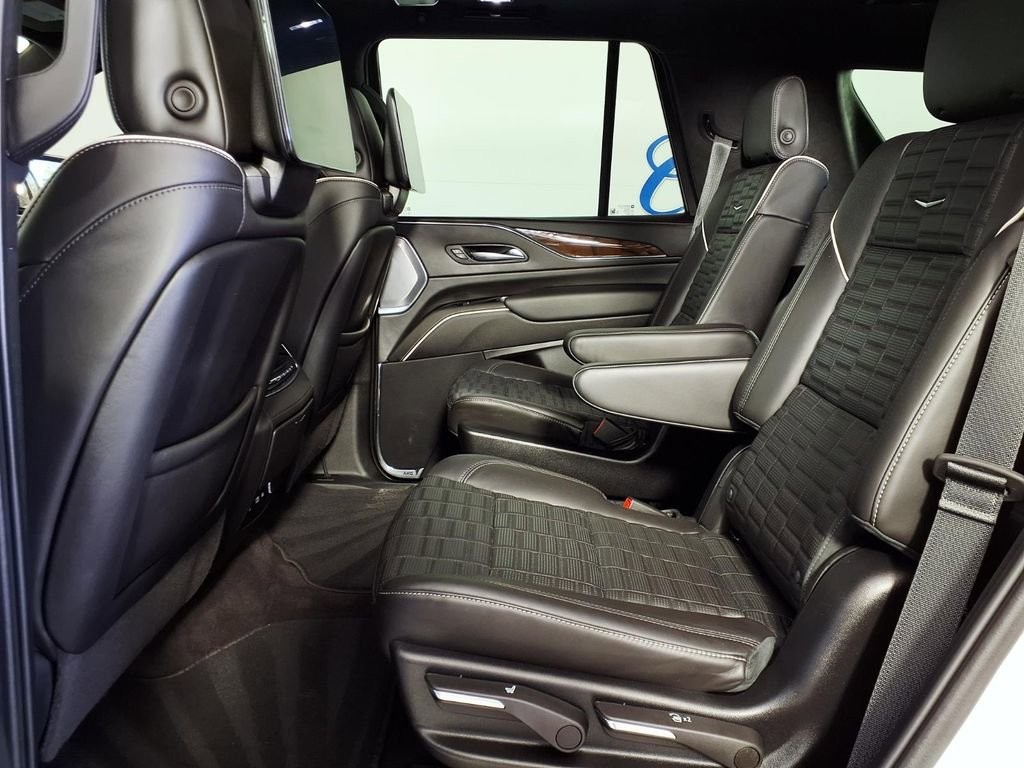 Used 2024 Cadillac Escalade Sport Platinum w/ LPO, ONYX Package image 8