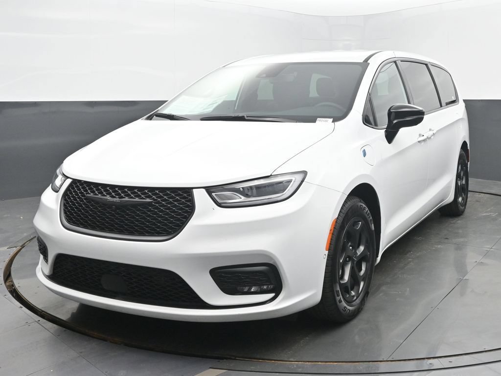 Used 2024 Chrysler Pacifica Limited