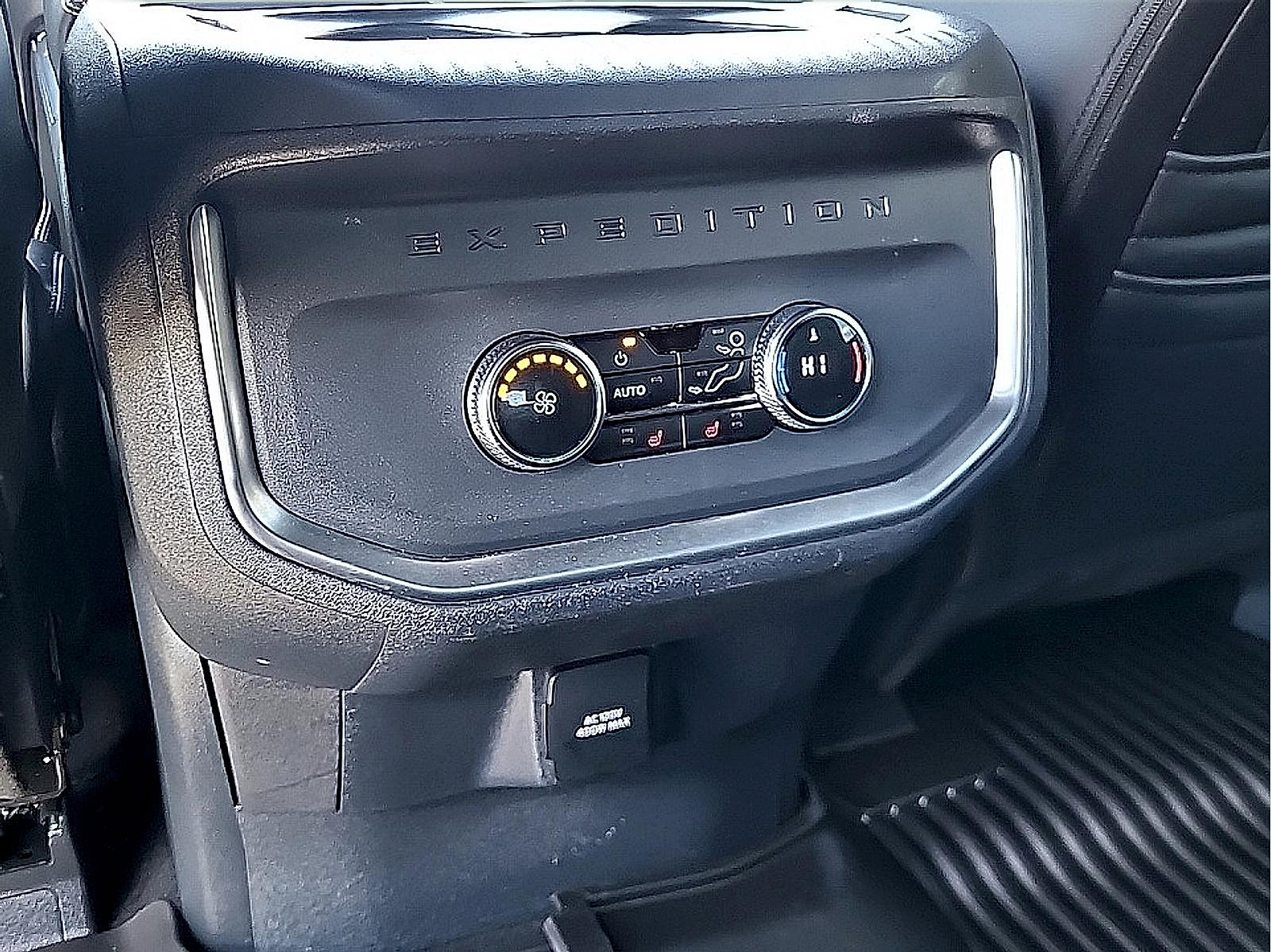 Used 2025 Ford Expedition Tremor AWD/4WD image 18