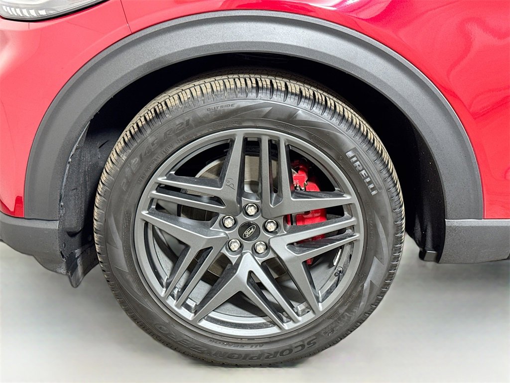 Used 2025 Ford Explorer ST image 31