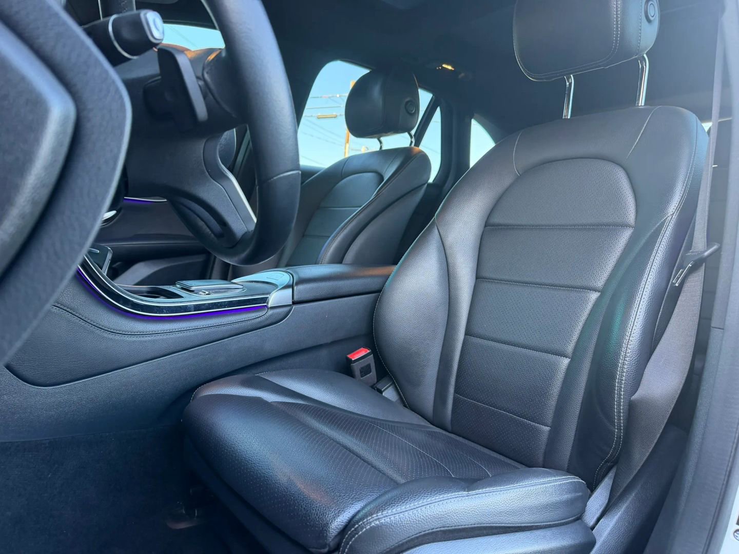 Used 2020 Mercedes-Benz GLC 300 4MATIC w/ Premium Package image 10
