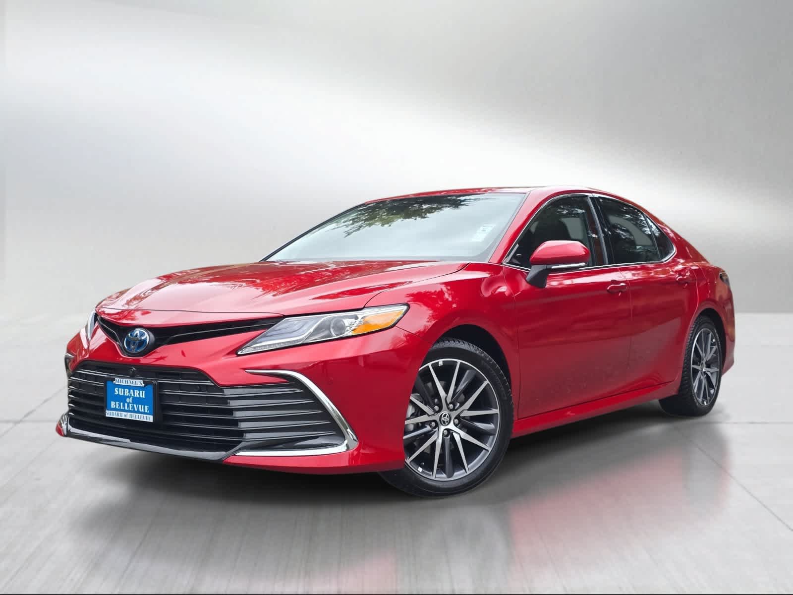 Used 2024 Toyota Camry XLE w/ Navigation Package FWD image 1