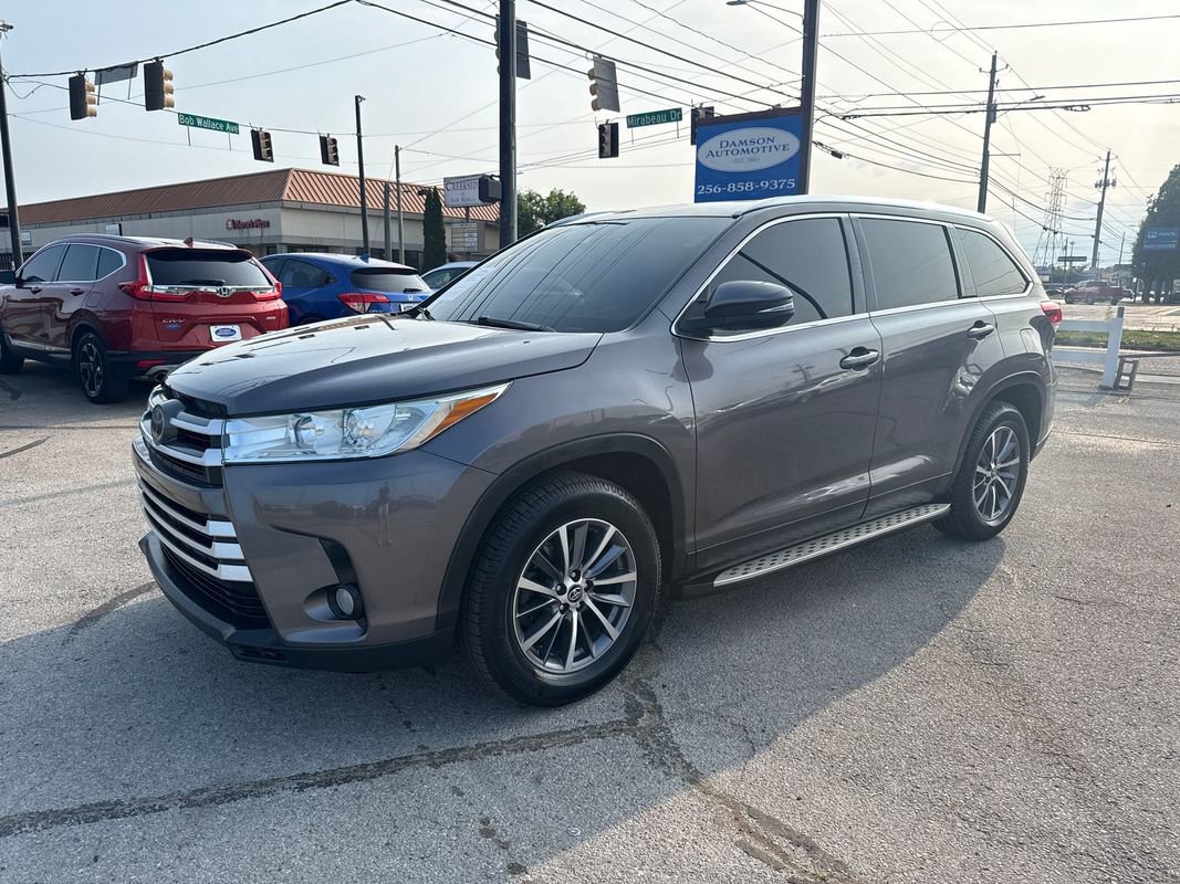 Used 2019 Toyota Highlander XLE FWD image 1