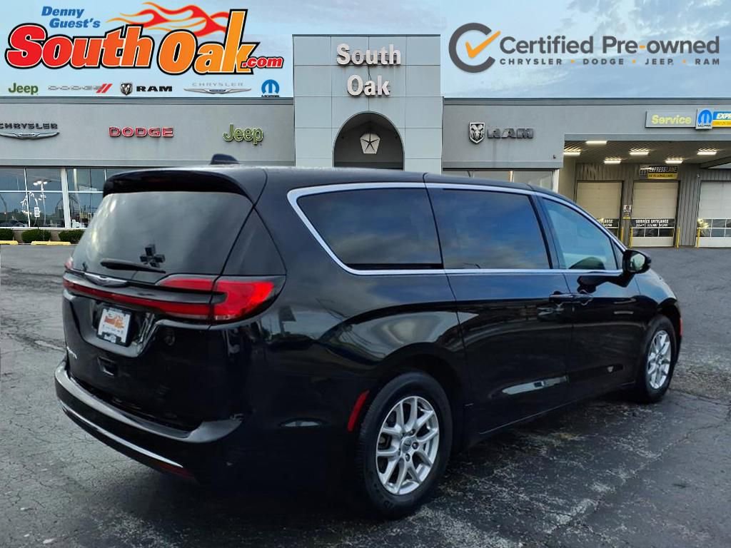 Certified 2025 Chrysler Pacifica Select FWD image 3