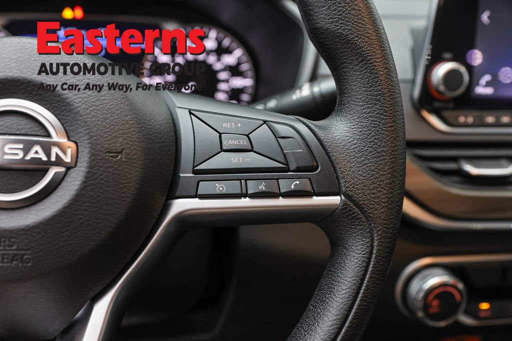 Used 2024 Nissan Altima 2.5 SV FWD image 16