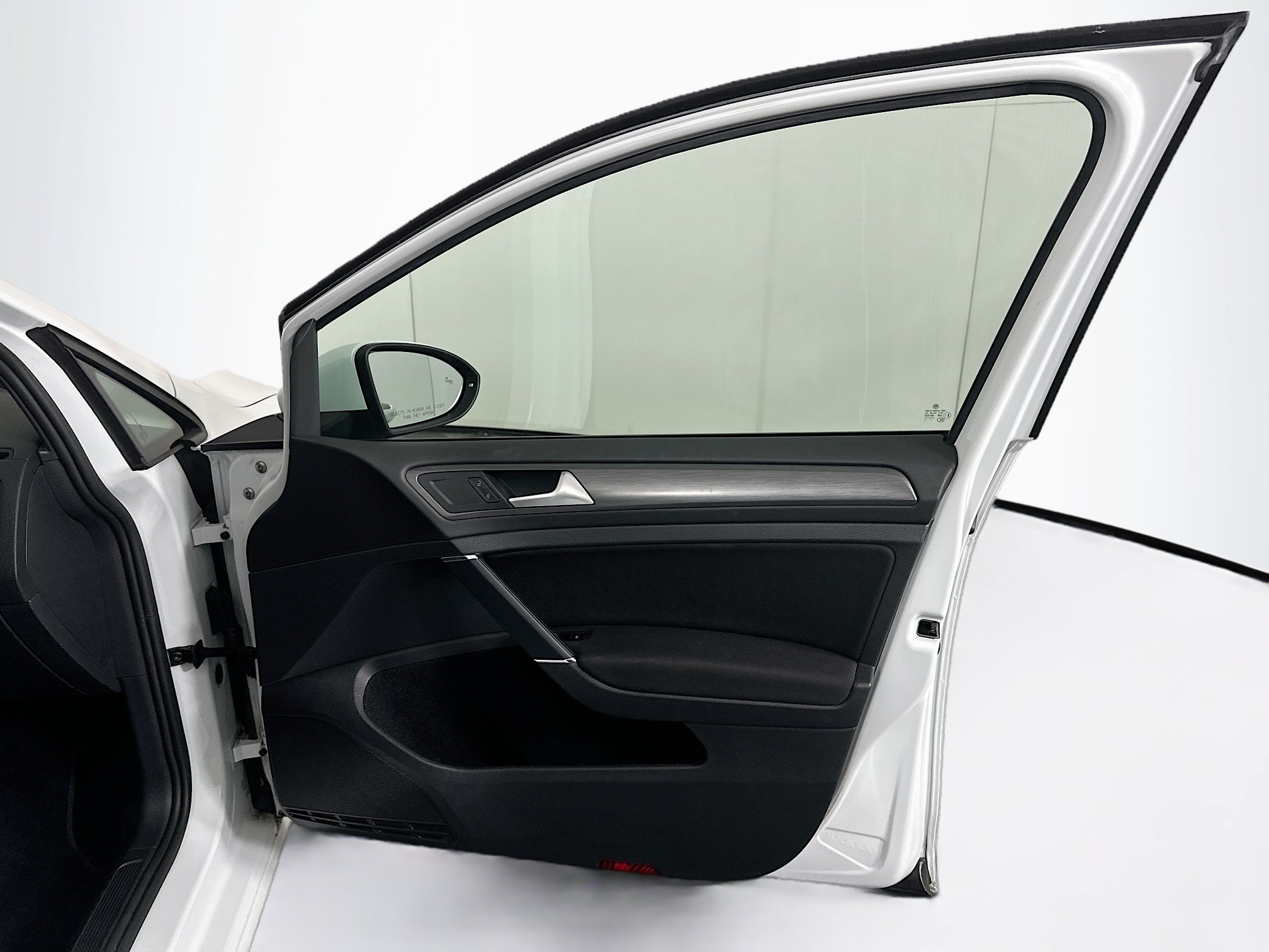 Used 2019 Volkswagen e-Golf SE w/ Driver Assistance Package FWD image 31
