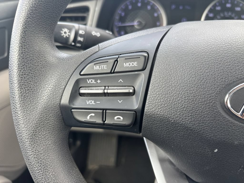 Used 2020 Hyundai Elantra SE FWD image 15