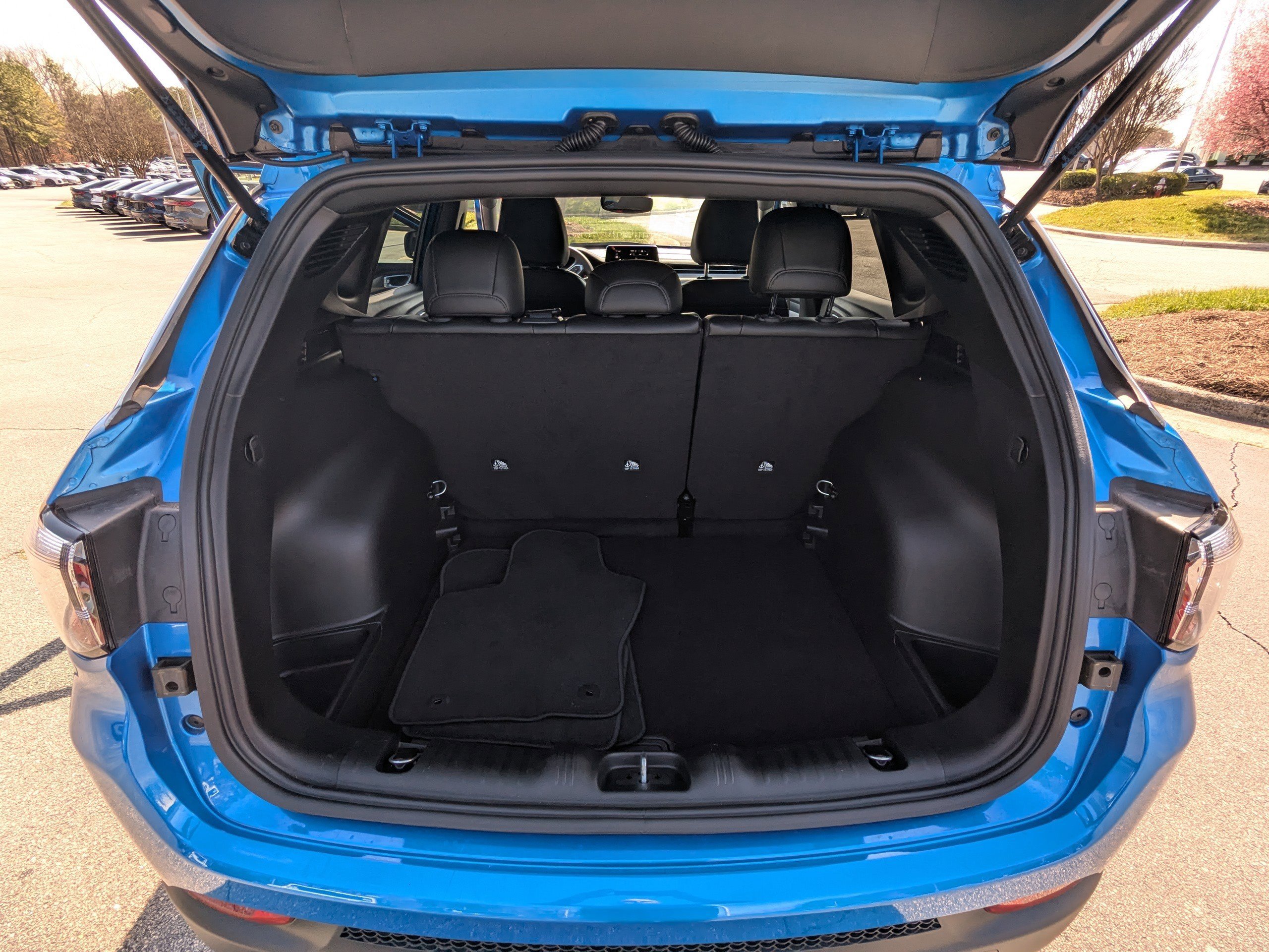 Certified 2025 Jeep Compass Latitude image 14