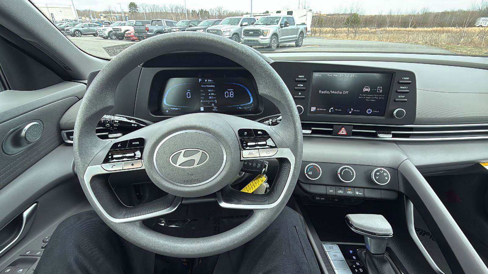 Used 2026 Hyundai Elantra SE FWD image 27