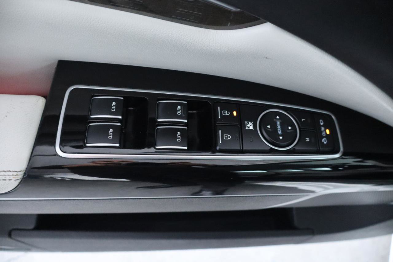 Used 2016 Kia K900 Luxury image 28