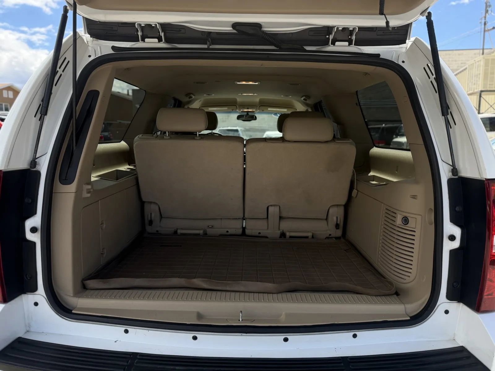 Used 2010 Chevrolet Suburban LT w/ Luxury Package image 17