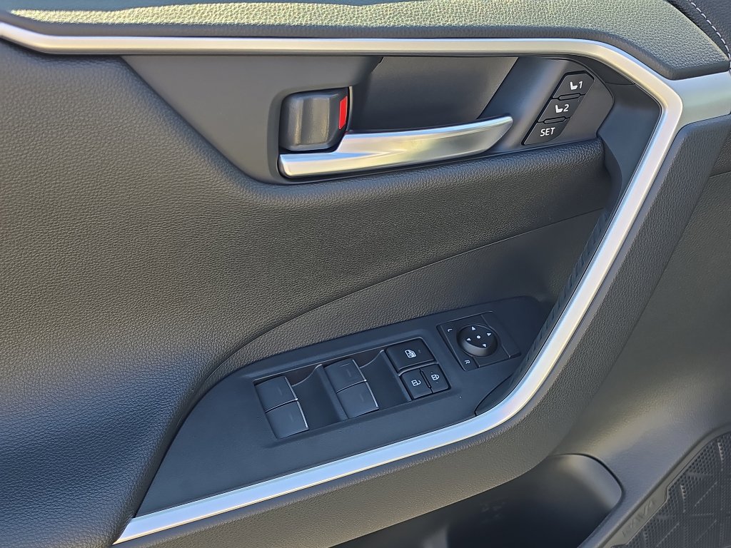 New 2025 Toyota RAV4 Limited image 12