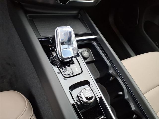 New 2026 Volvo XC60 B5 Plus w/ Protection Package Premier image 20