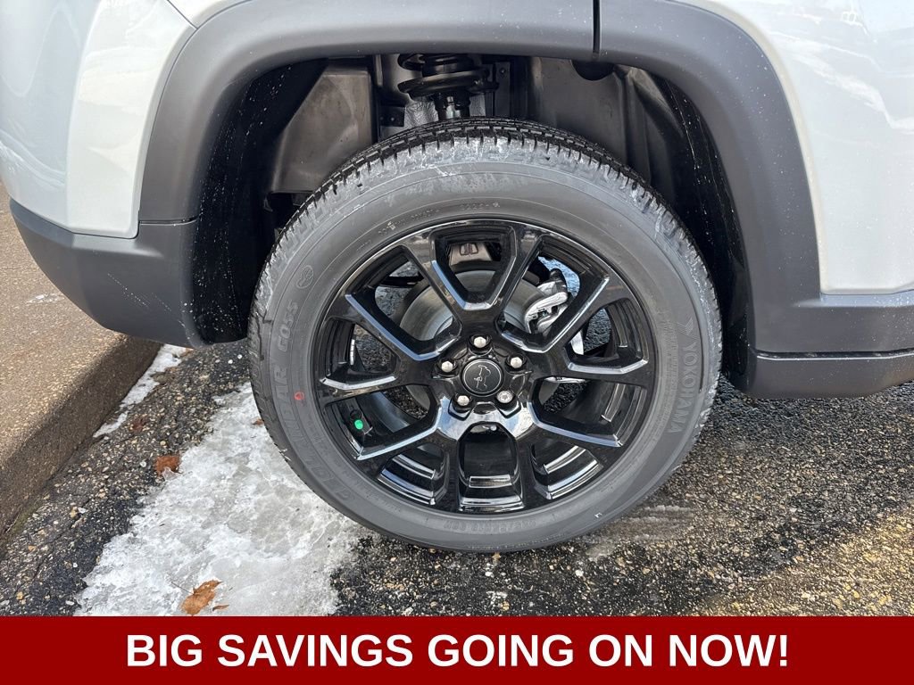 New 2026 Jeep Compass Latitude image 13