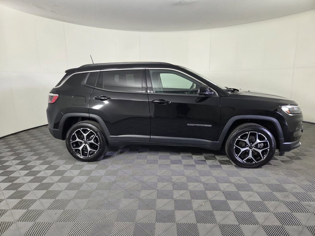 Certified 2025 Jeep Compass Limited image 5