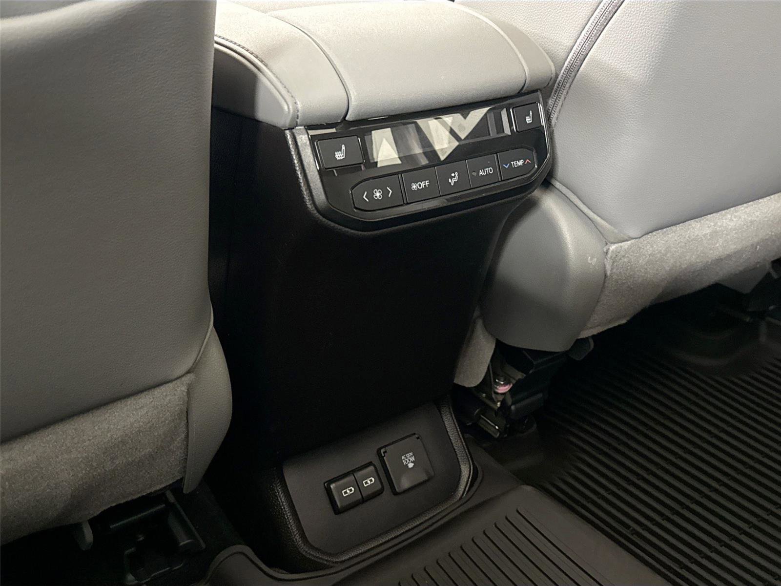 Used 2022 Toyota Highlander Platinum FWD image 51