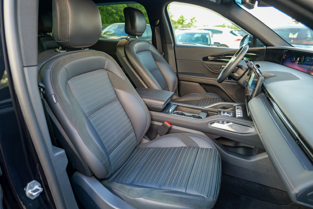 Used 2024 Lincoln Nautilus Reserve w/ Jet Appearance Package (87T) AWD/4WD image 36