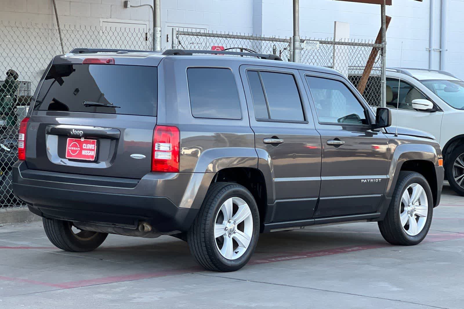 Used 2016 Jeep Patriot Latitude FWD image 3