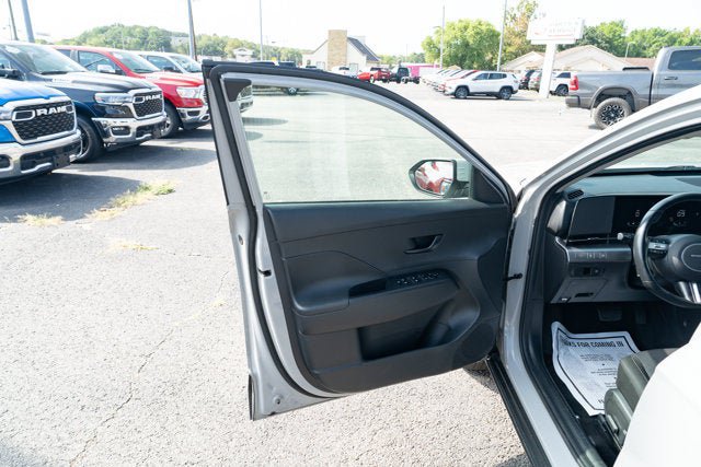 Used 2025 Hyundai Kona SEL AWD/4WD image 12