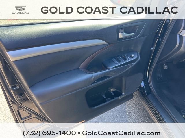 Used 2015 Toyota Highlander XLE AWD/4WD image 16