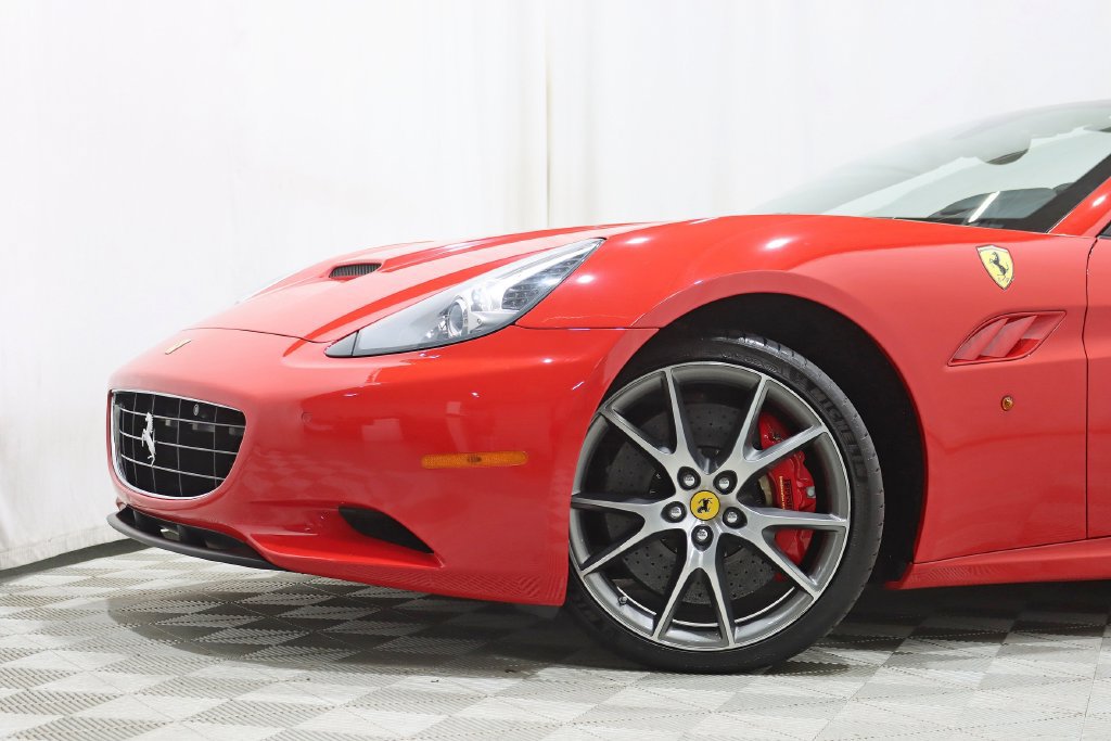 Used 2012 Ferrari California RWD image 3