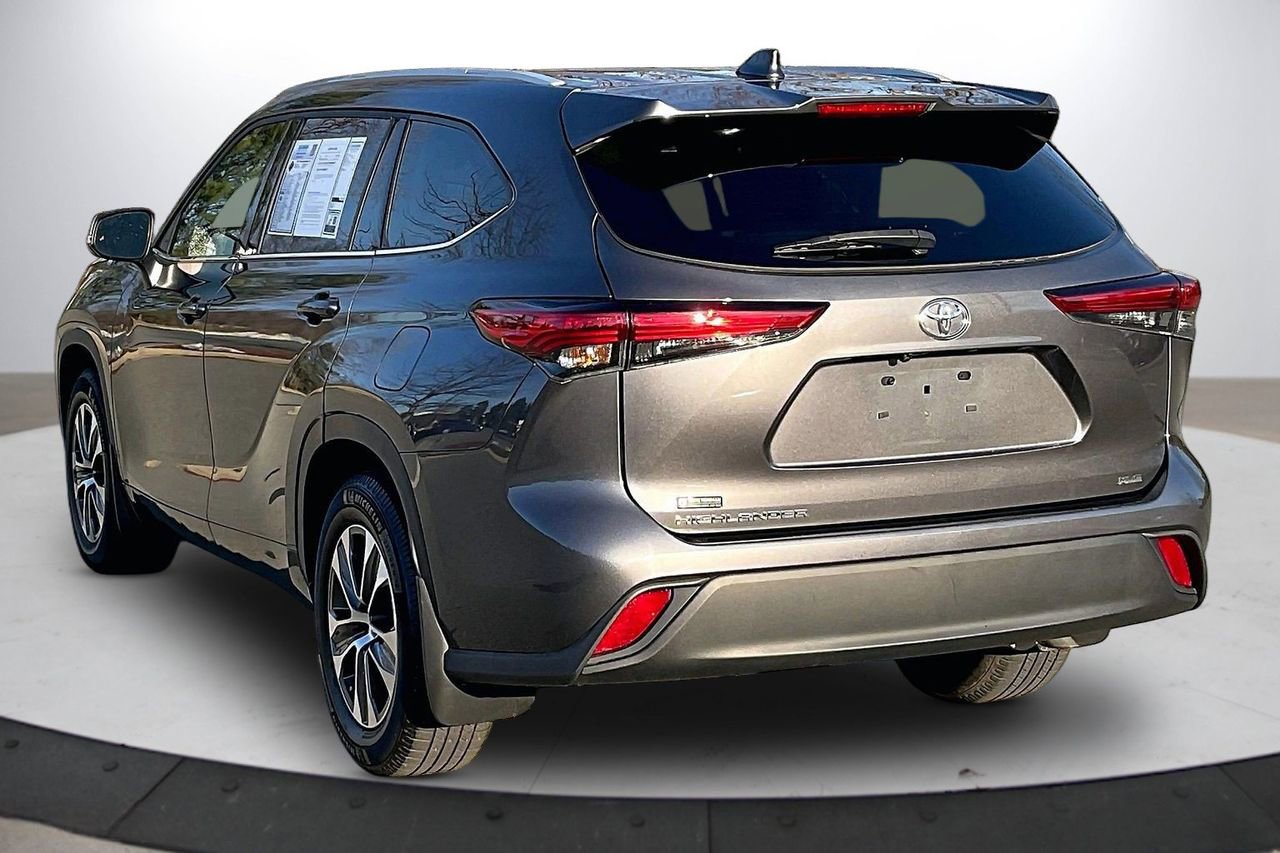 Used 2022 Toyota Highlander XLE image 7