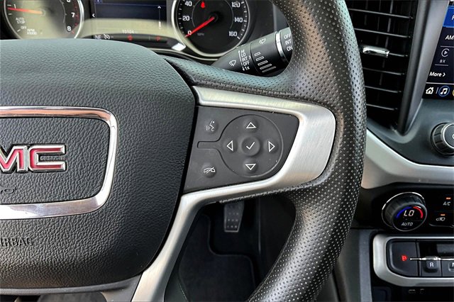 Used 2023 GMC Acadia SLE image 12