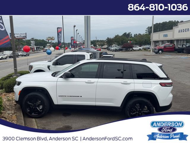 Used 2024 Jeep Grand Cherokee Limited w/ Luxury Tech Group II RWD image 1