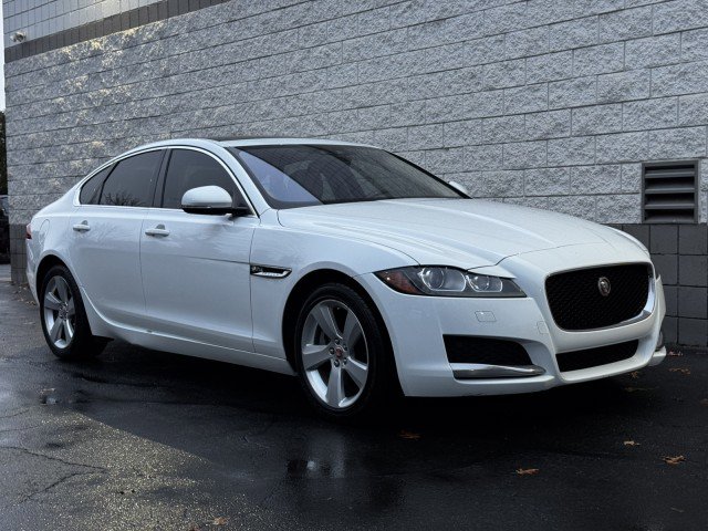 Used 2017 Jaguar XF image 4