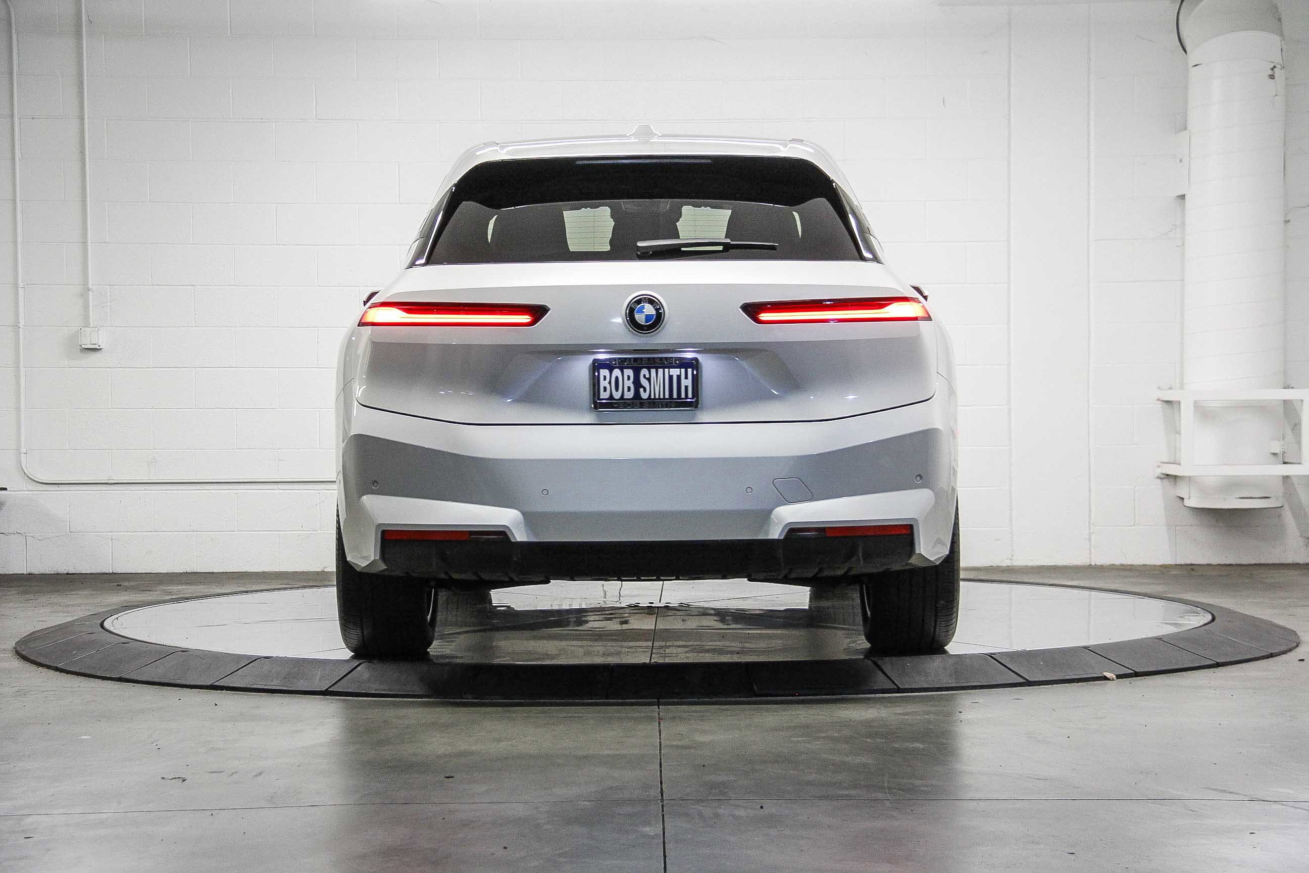 Used 2026 BMW iX xDrive45 w/ Premium Package image 5