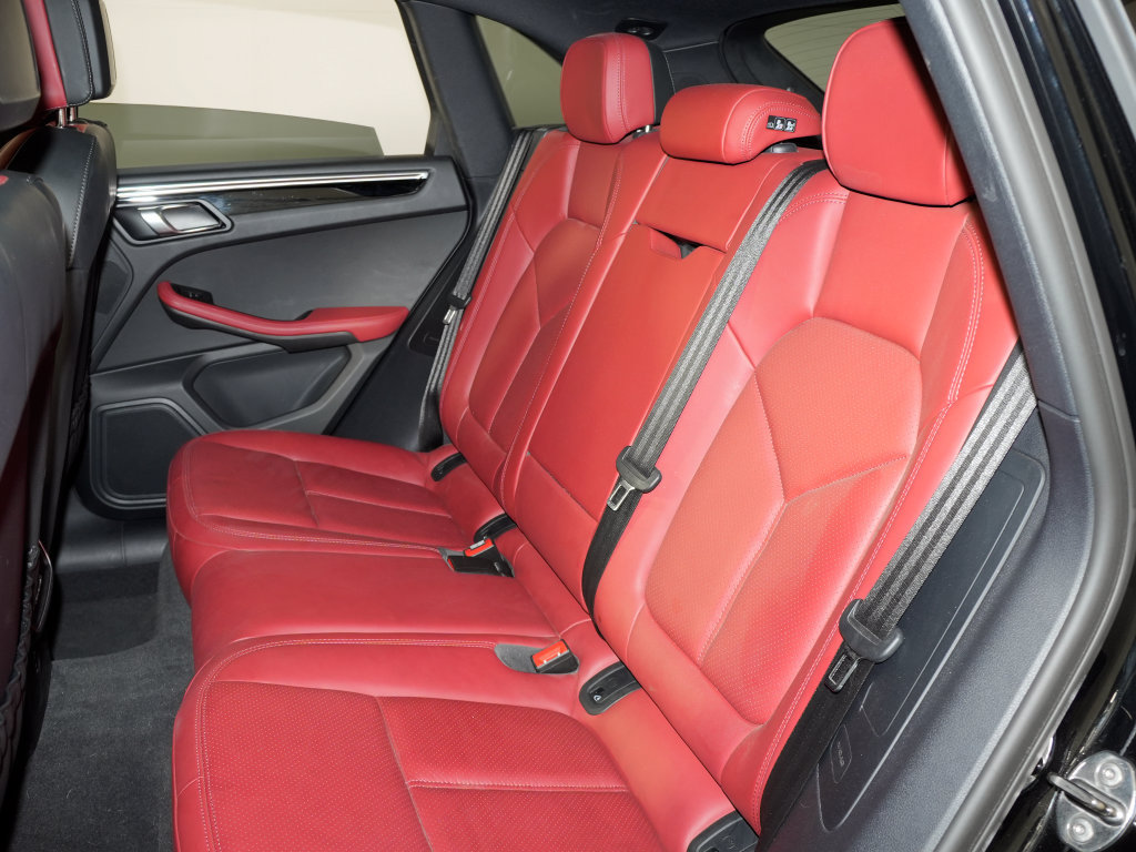 Certified 2023 Porsche Macan Turbo AWD/4WD image 34