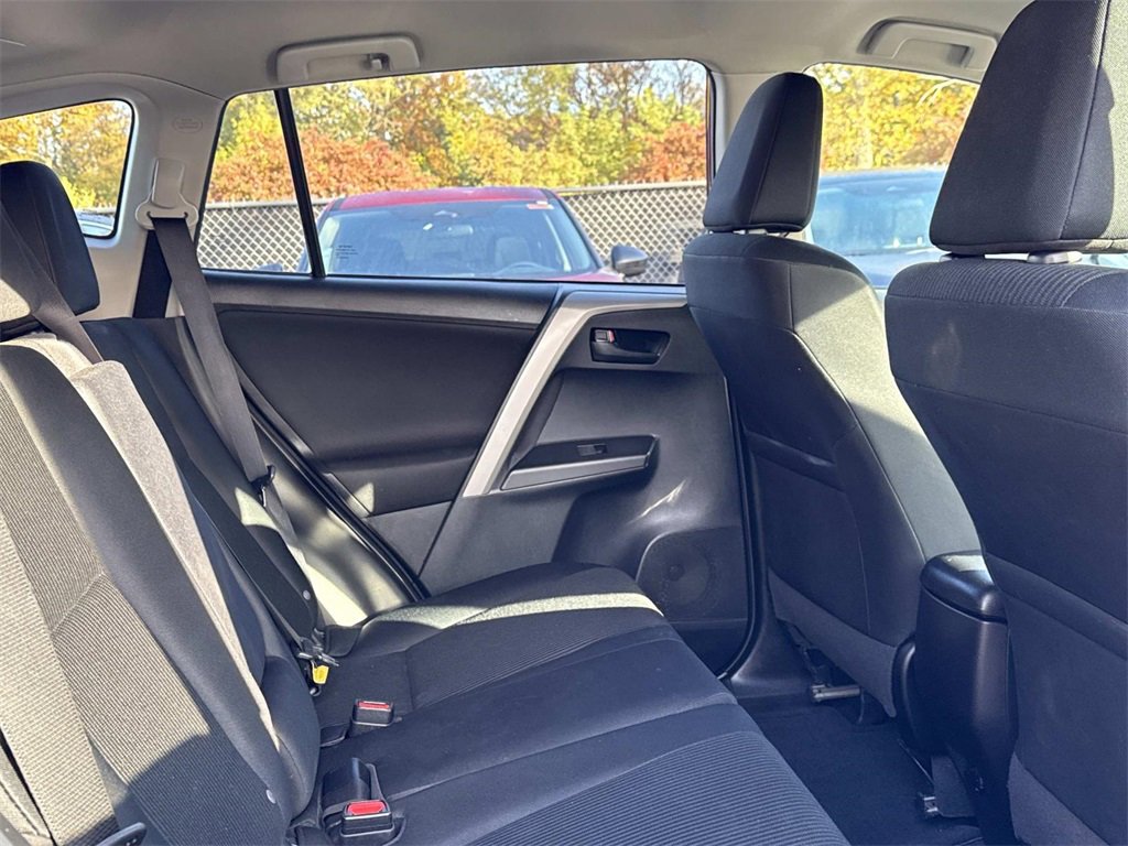 Used 2018 Toyota RAV4 LE image 11