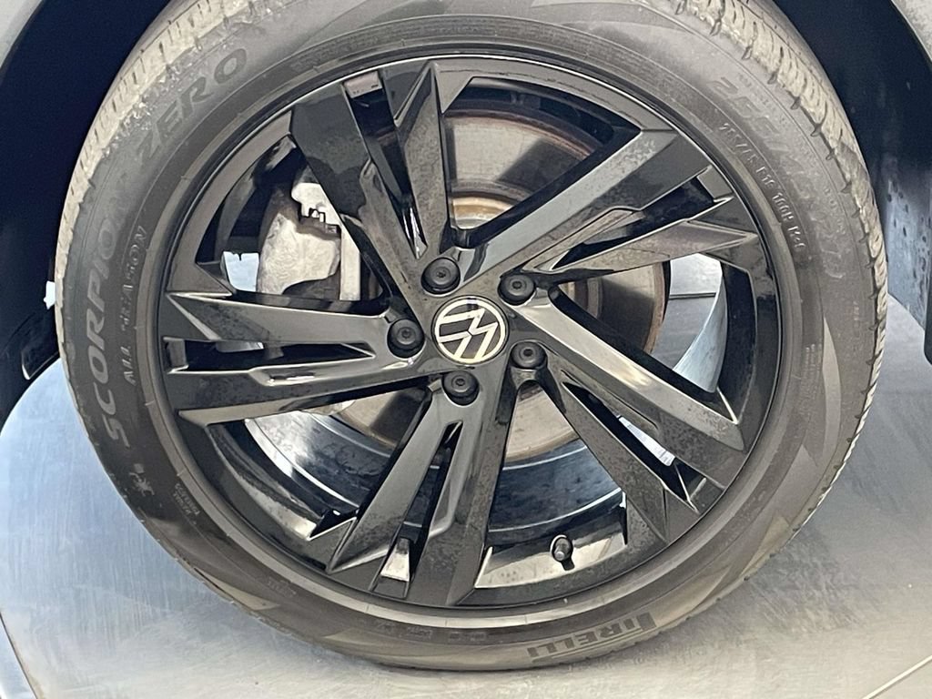 Used 2024 Volkswagen Tiguan SE R-Line AWD/4WD image 11