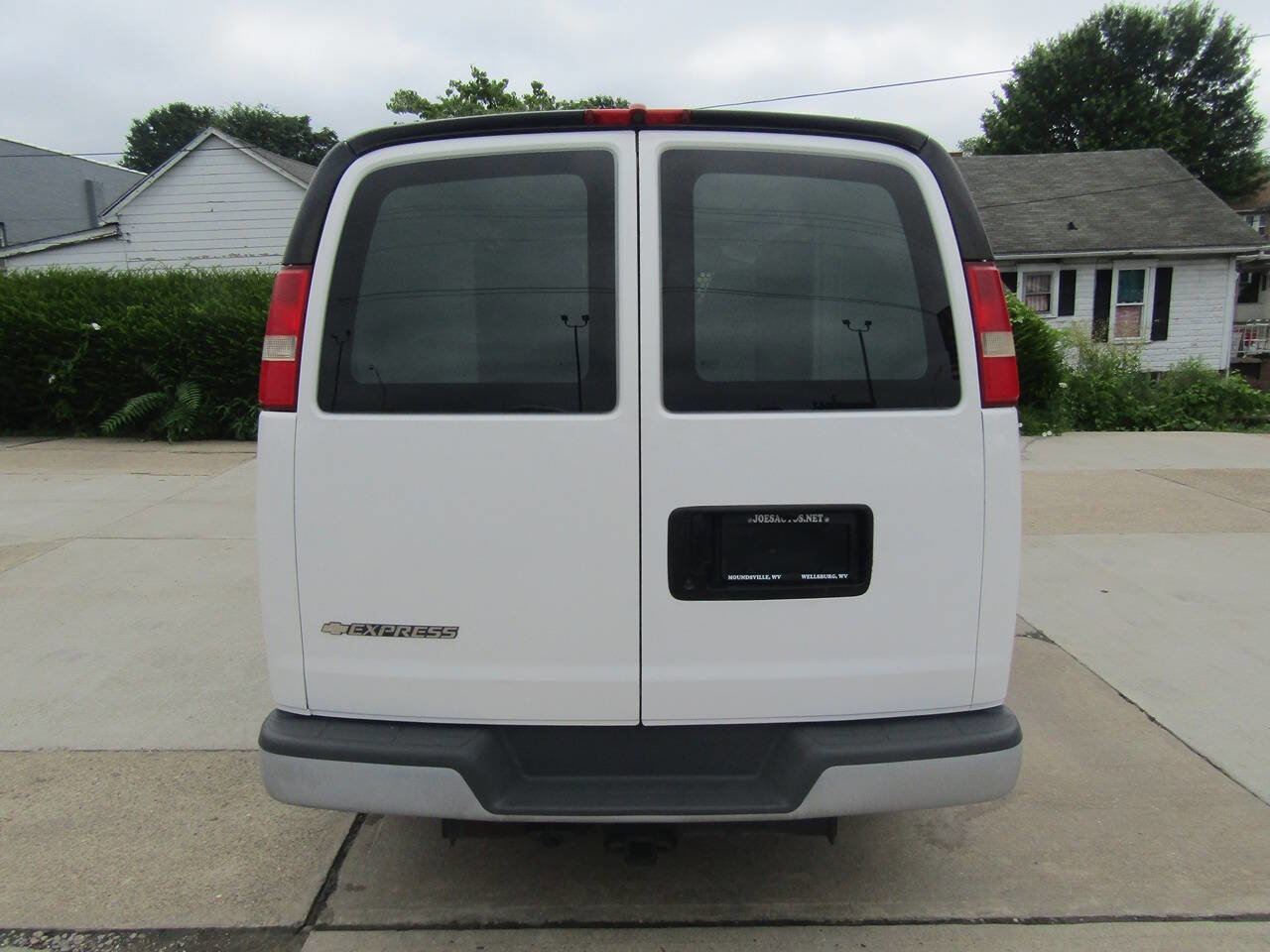 Used 2011 Chevrolet Express 2500 w/ Cold Climate Package image 4