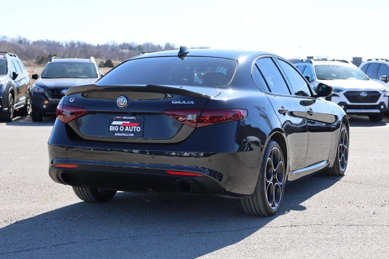 Used 2022 Alfa Romeo Giulia Ti image 9