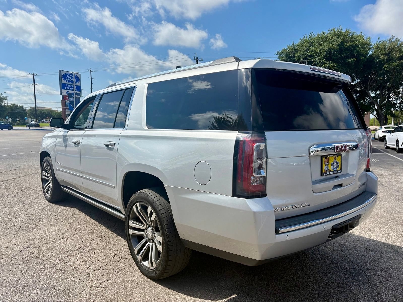 Used 2019 GMC Yukon XL Denali w/ Denali Ultimate Package RWD image 3