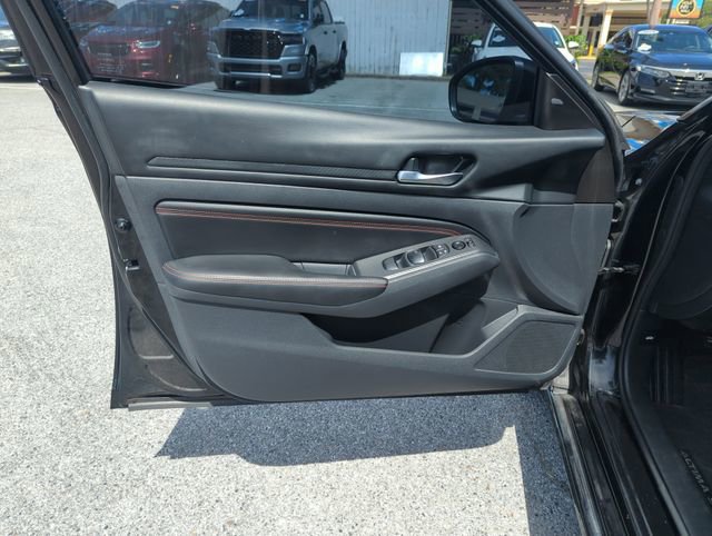 Used 2022 Nissan Altima 2.5 SR w/ Midnight Edition Package FWD image 17