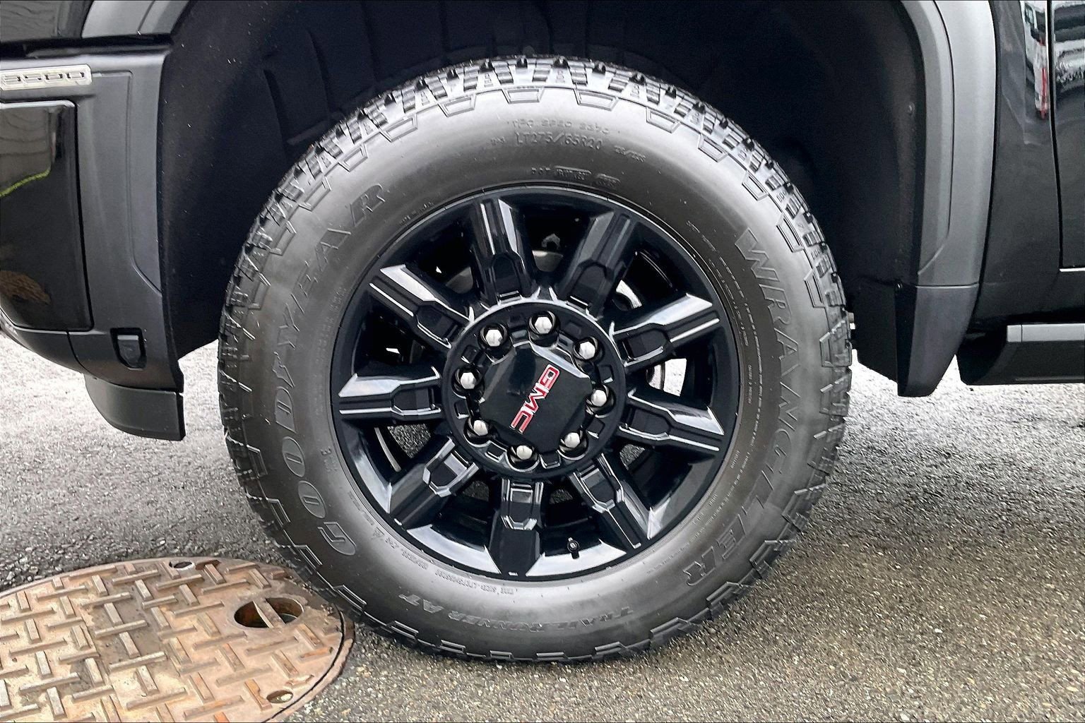 Used 2025 GMC Sierra 3500 AT4 w/ AT4 Premium Plus Package image 11