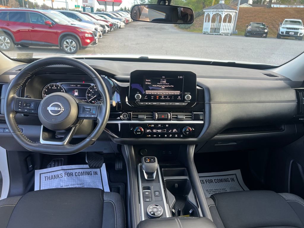 Used 2024 Nissan Pathfinder SV image 13