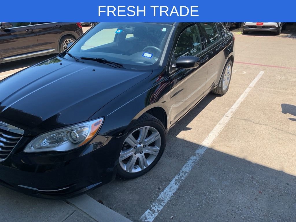 Used 2013 Chrysler 200 Touring FWD image 1