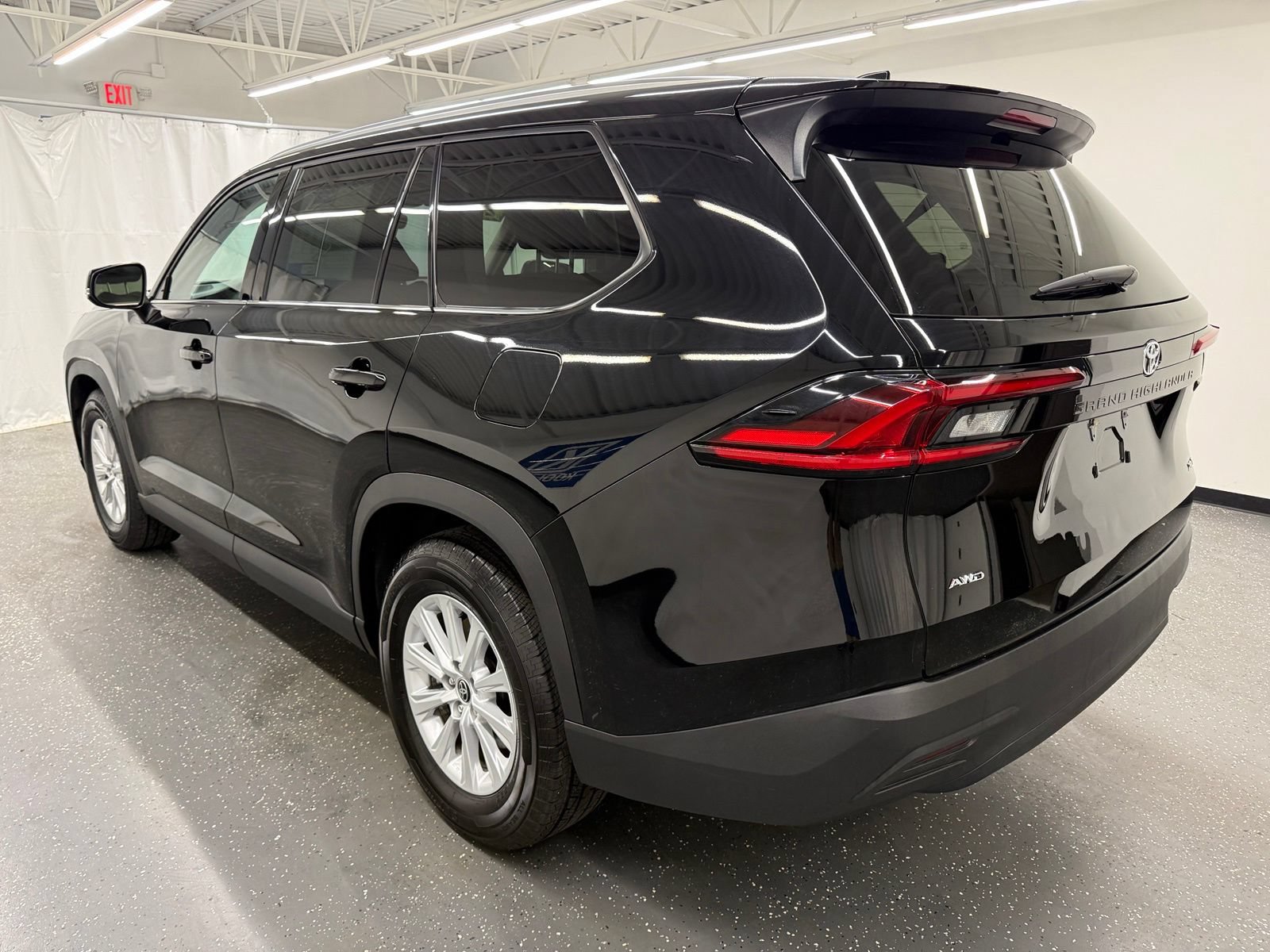 Used 2025 Toyota Grand Highlander AWD image 3