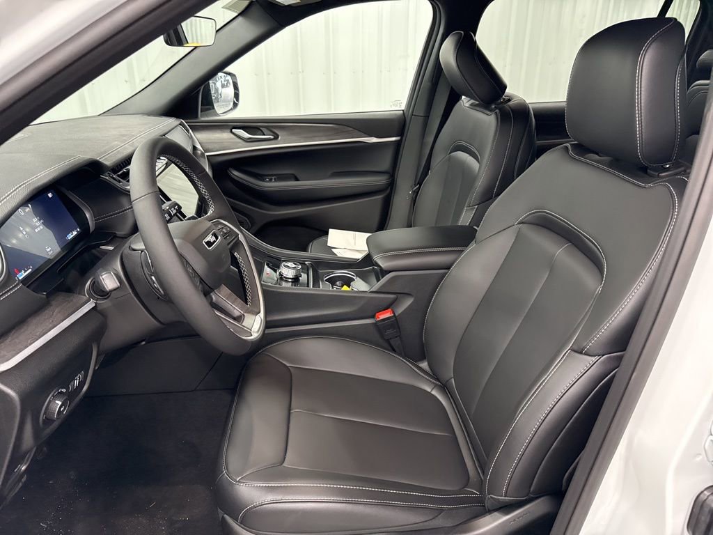 Used 2025 Jeep Grand Cherokee L Limited w/ MOPAR Finishing Package image 15