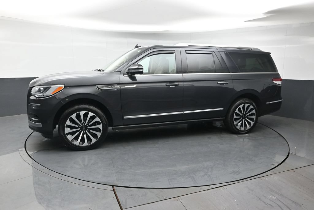Used 2022 Lincoln Navigator L Reserve AWD/4WD image 2